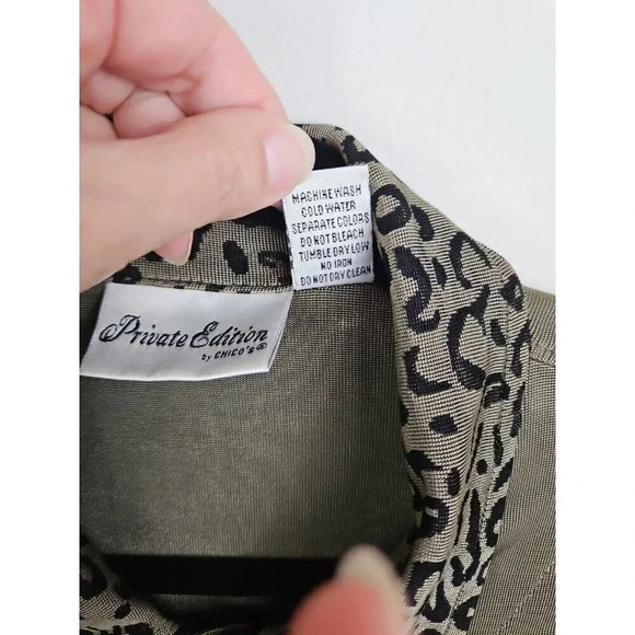 Private Edition Chico's Blouse Top Olive Green Animal Print Block Button Size 0 - Picture 3 of 9
